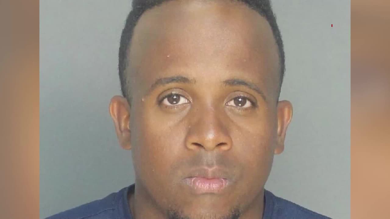 Arrestan a un policía de Miami y enfrenta cargos por violencia doméstica