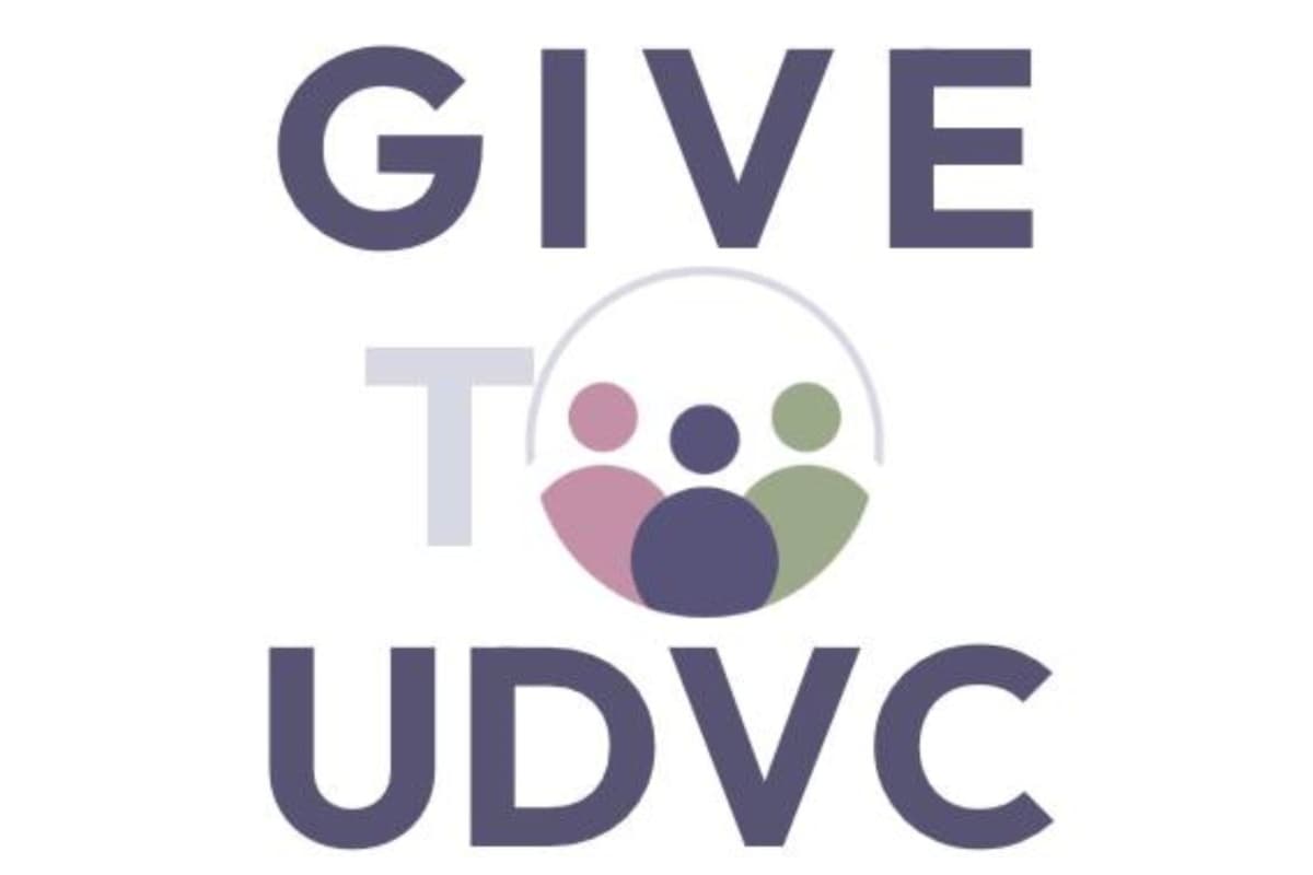 Pueden comunicarse al 801-799-3000 y pedir hablar con un defensor de víctimas o llamar a su línea directa las 24 horas directamente al 801-580-7969. Todos los servicios son gratuitos y las personas que llaman pueden obtener información de forma anónima.