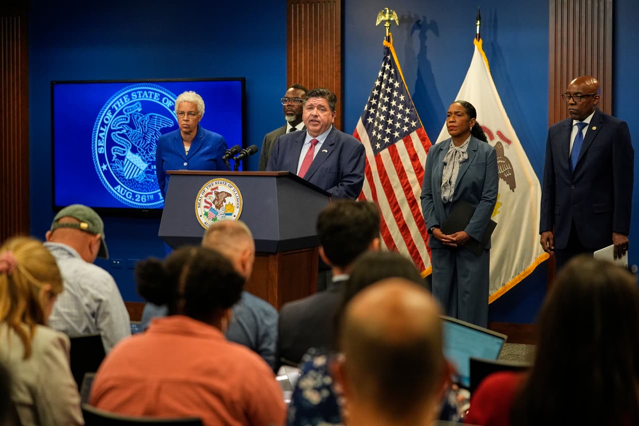 Este martes, políticos de Chicago
<b> respondieron con un mensaje directo </b>a la comunidad inmigrante, subrayando que no están solos y que cuentan con el respaldo de las autoridades estatales y locales ante las acciones del gobierno federal.
<br>