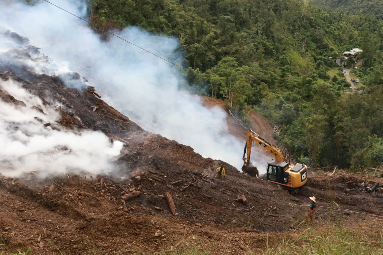 Solicitan activación de Guardia Nacional ante el masivo fuego en finca de Cayey