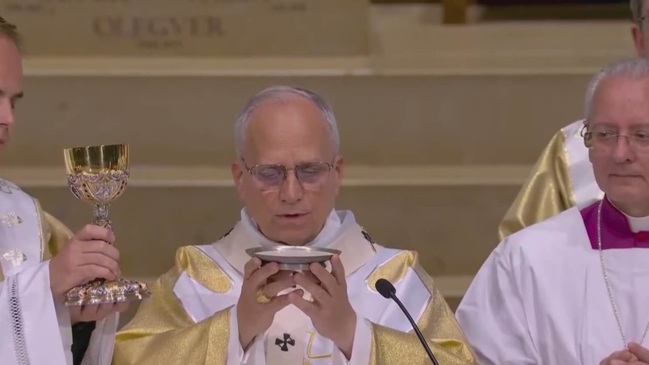 El papa León XIV consagra la nueva Torre de Jesús de la Basílica de la Sagrada Familia