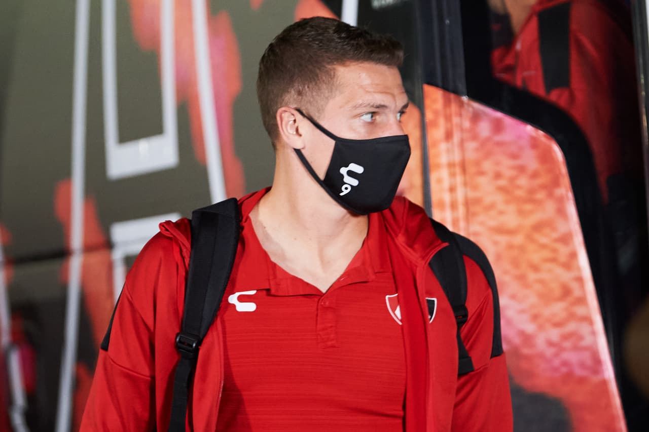 Julio Furch llega al estadio de Rayados