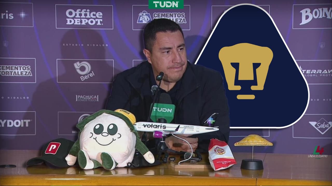 Efraín Juárez tranquilo con su defensiva después de recibir un gol