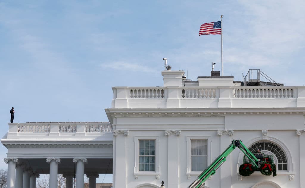 Se utilizaron grúas para colocarlas.