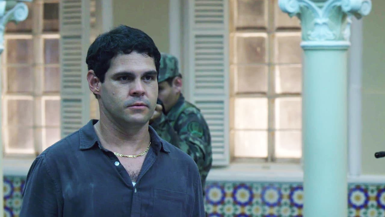 <b><a href="http://www.univision.com/series/el-chapo/el-chapo-joaquin-guzman-loera-fue-arrestado-por-el-ejercito-de-guatemala-escena-video#rel">Al llegar sólo encontró el lugar de la reunión rodeado de soldados, quienes lo arrestaron</a></b>.