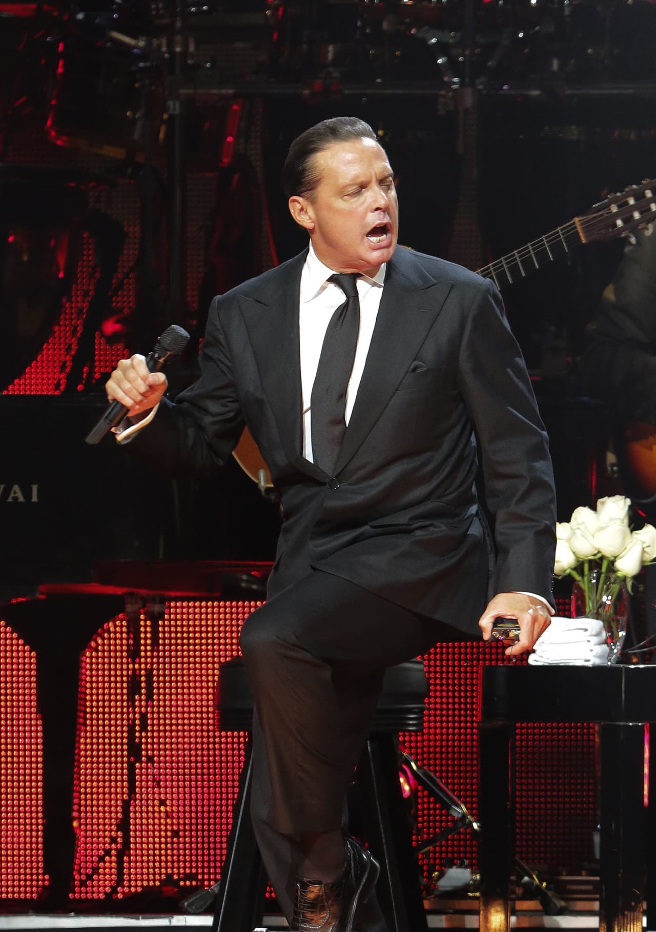 Sin embargo, el artista no se presentó a recibir sus premios. El descontento de la audiencia y de sus admiradores en las redes sociales fue evidente.