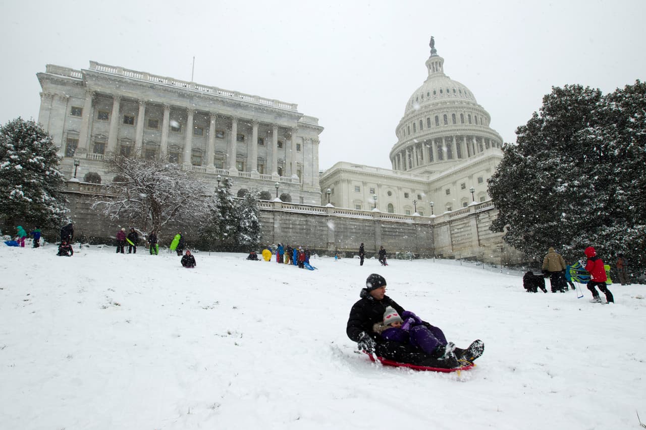 Amaina la tormenta invernal pero deja estacionado frío ártico en estados del noreste