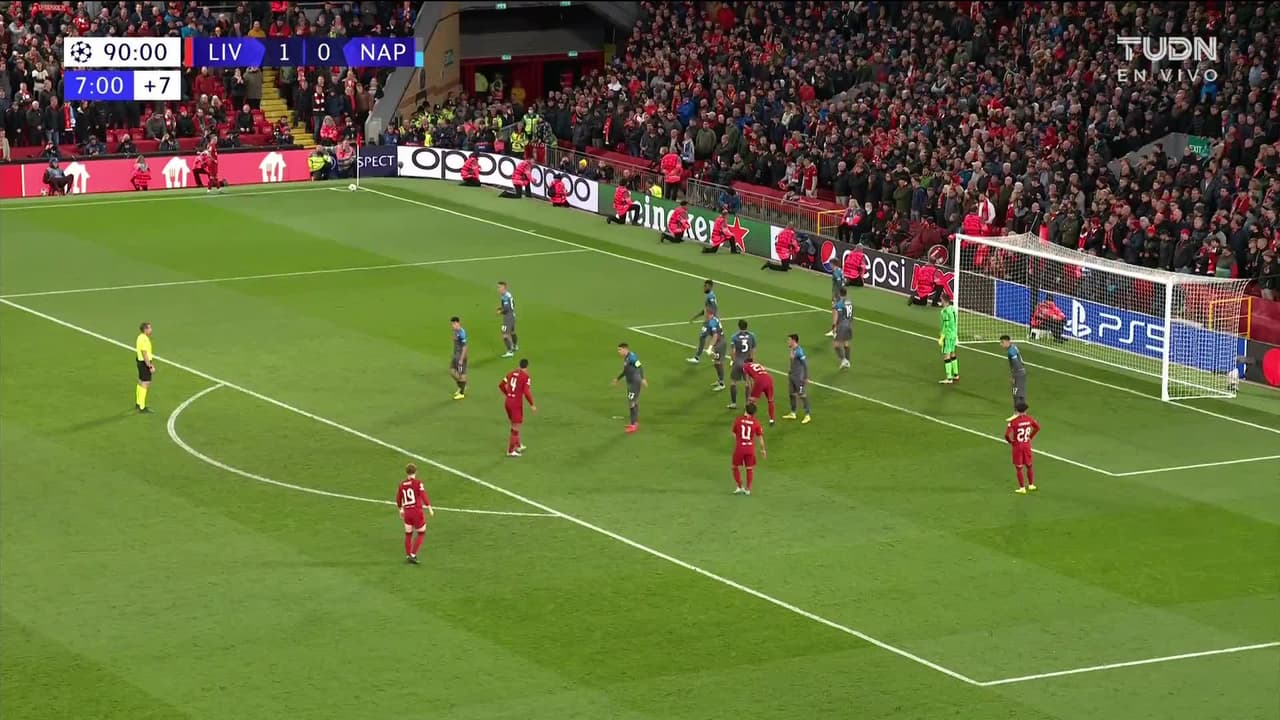 ¡TIRO ATAJADO! disparo por Virgil van Dijk.