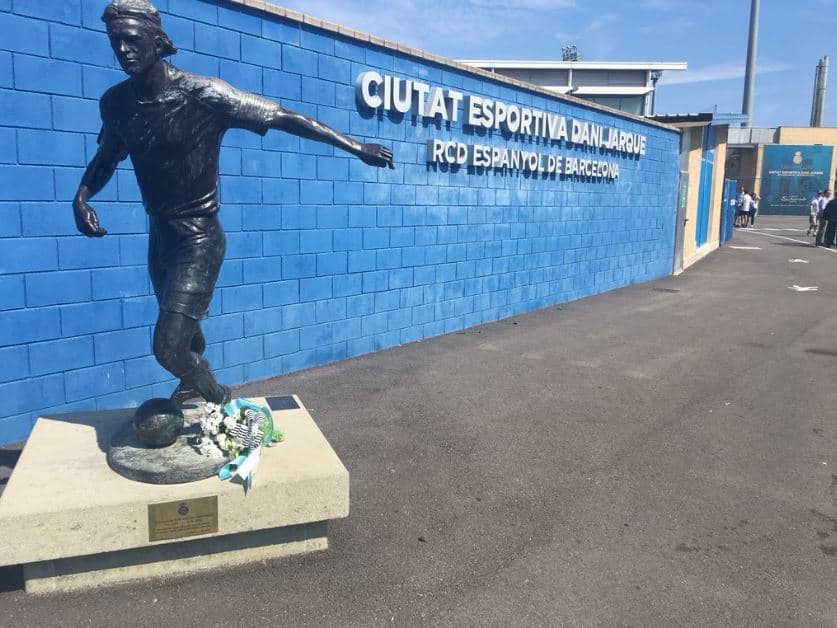 Estatua en homenaje a Dani Jarque.