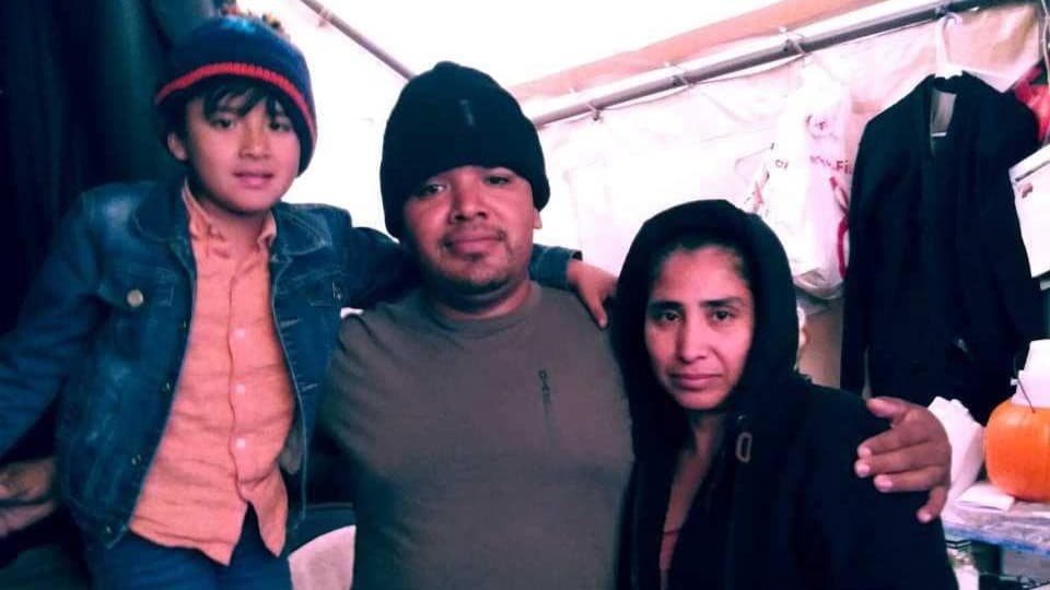 Con hambre, hacinados y sin dinero: así vive una familia hispana desamparada la pandemia de coronavirus