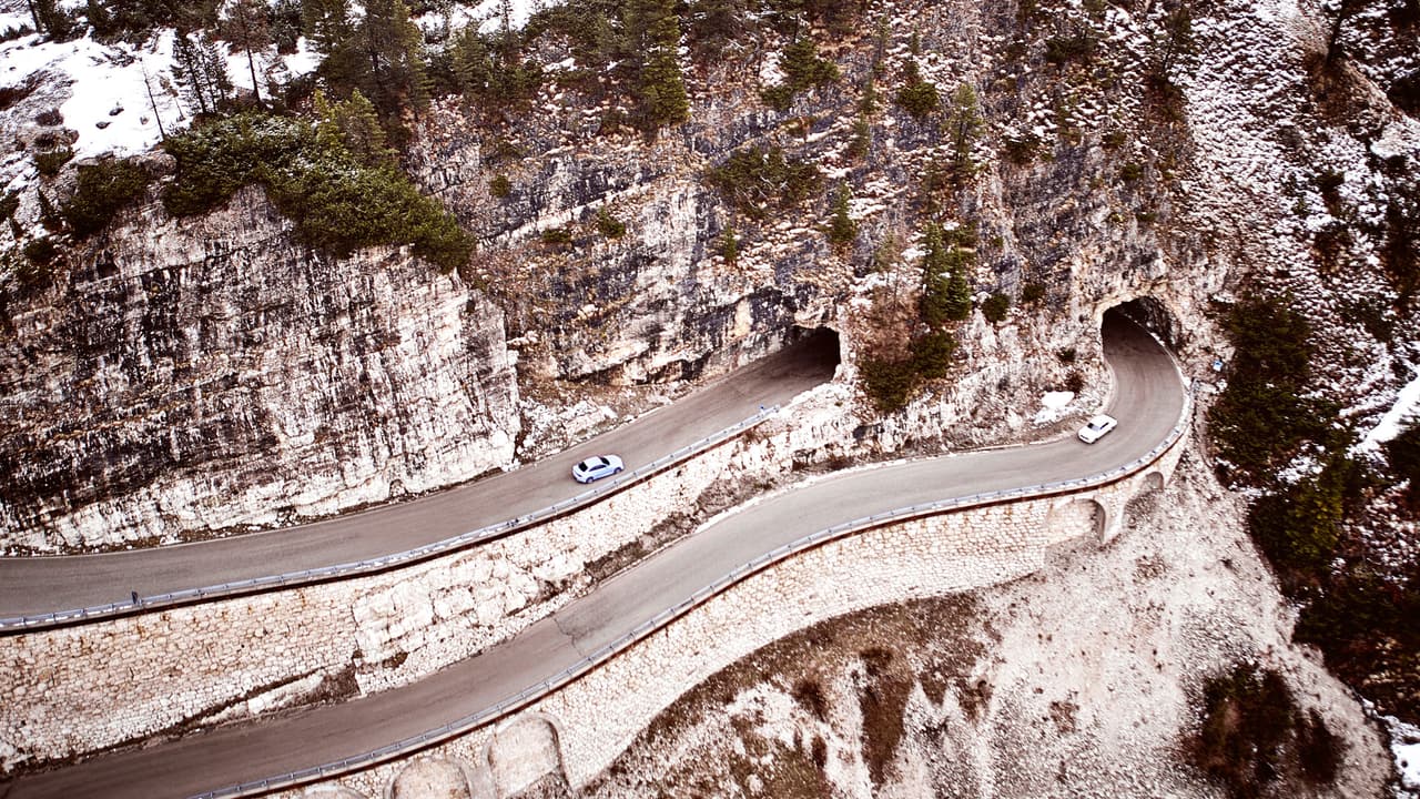 También se repite la gran distancia entre ejes de este deportivo compacto y la poca distancia respecto al suelo.