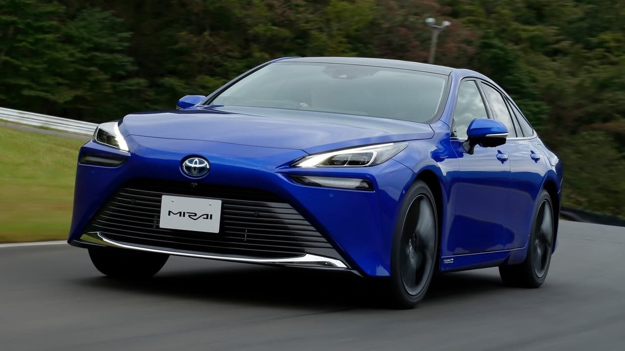 Seis años después de su lanzamiento, la segunda generación del Toyota Mirai hace su debut con una buena lista de cambios importantes y que prácticamente pone a este segmento de autos impulsados por hidrógeno a las puertas de una nueva era.