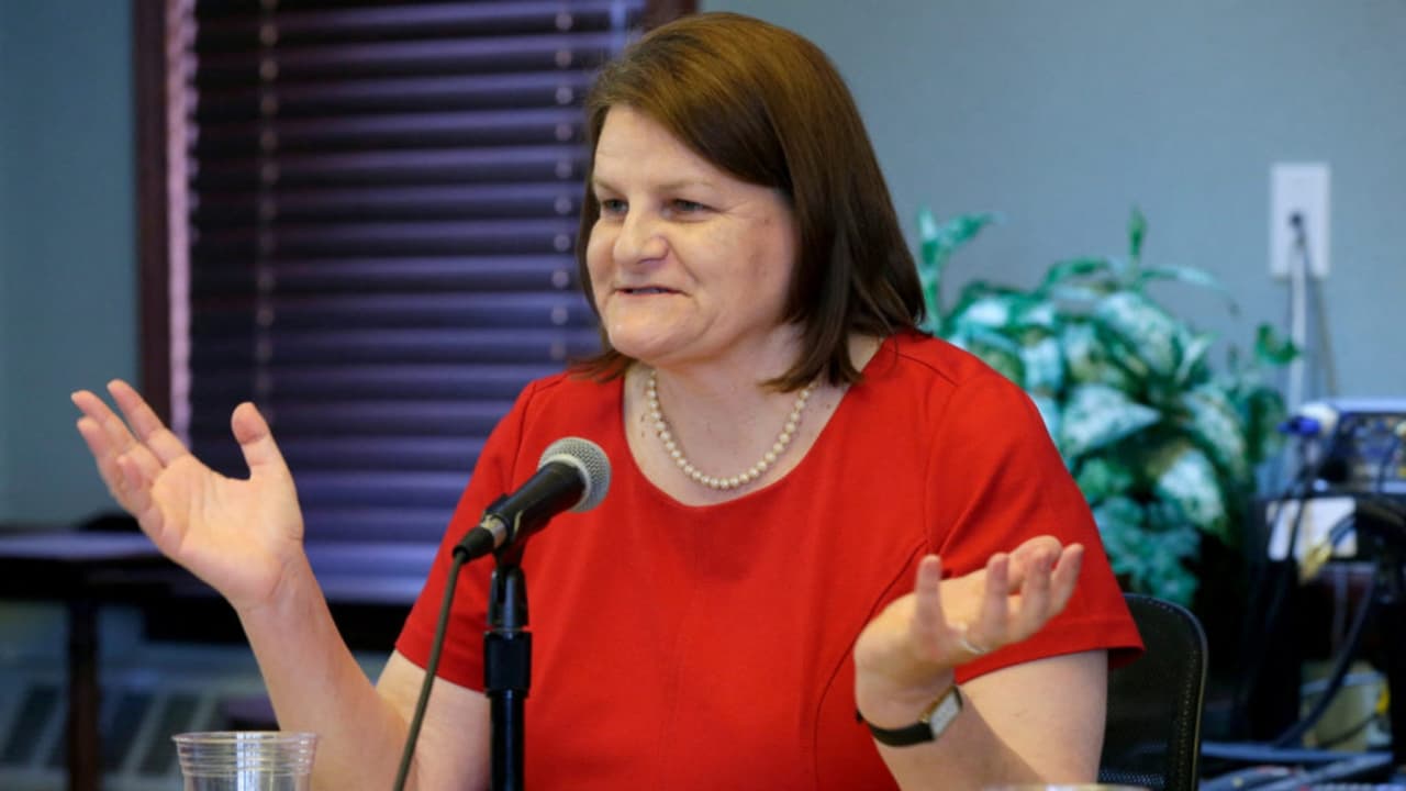 Declaran culpable a la jueza de Wisconsin acusada de ayudar a un inmigrante: las noticias del día