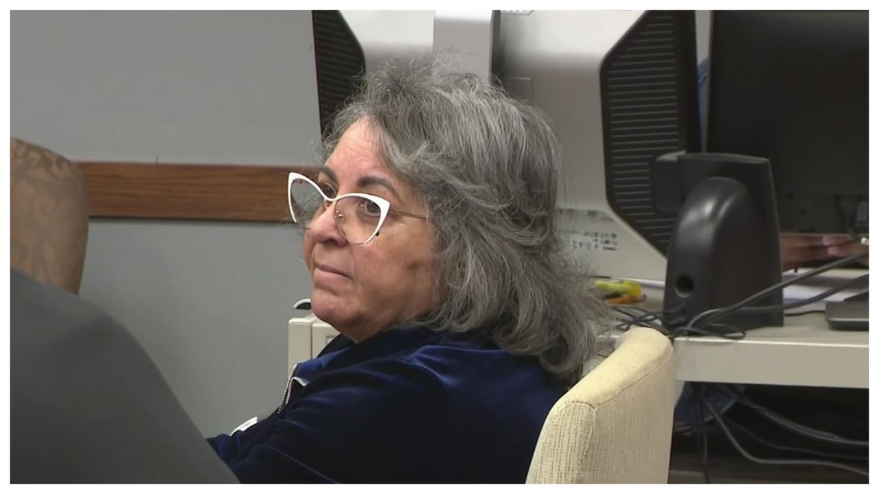 Inicia juicio por incidente con policía a desalojada de parque de casas móviles Li’l Abner