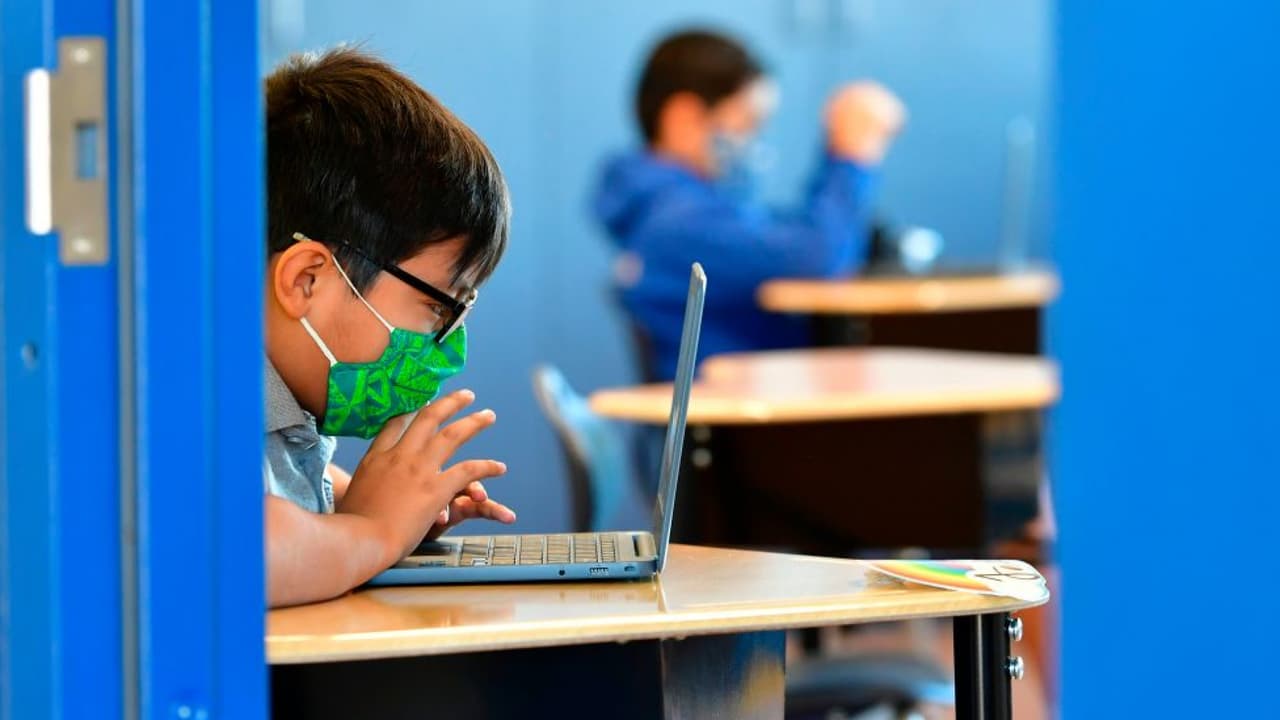 Falla la plataforma on line en escuelas de Broward el primer día de clases del 2021