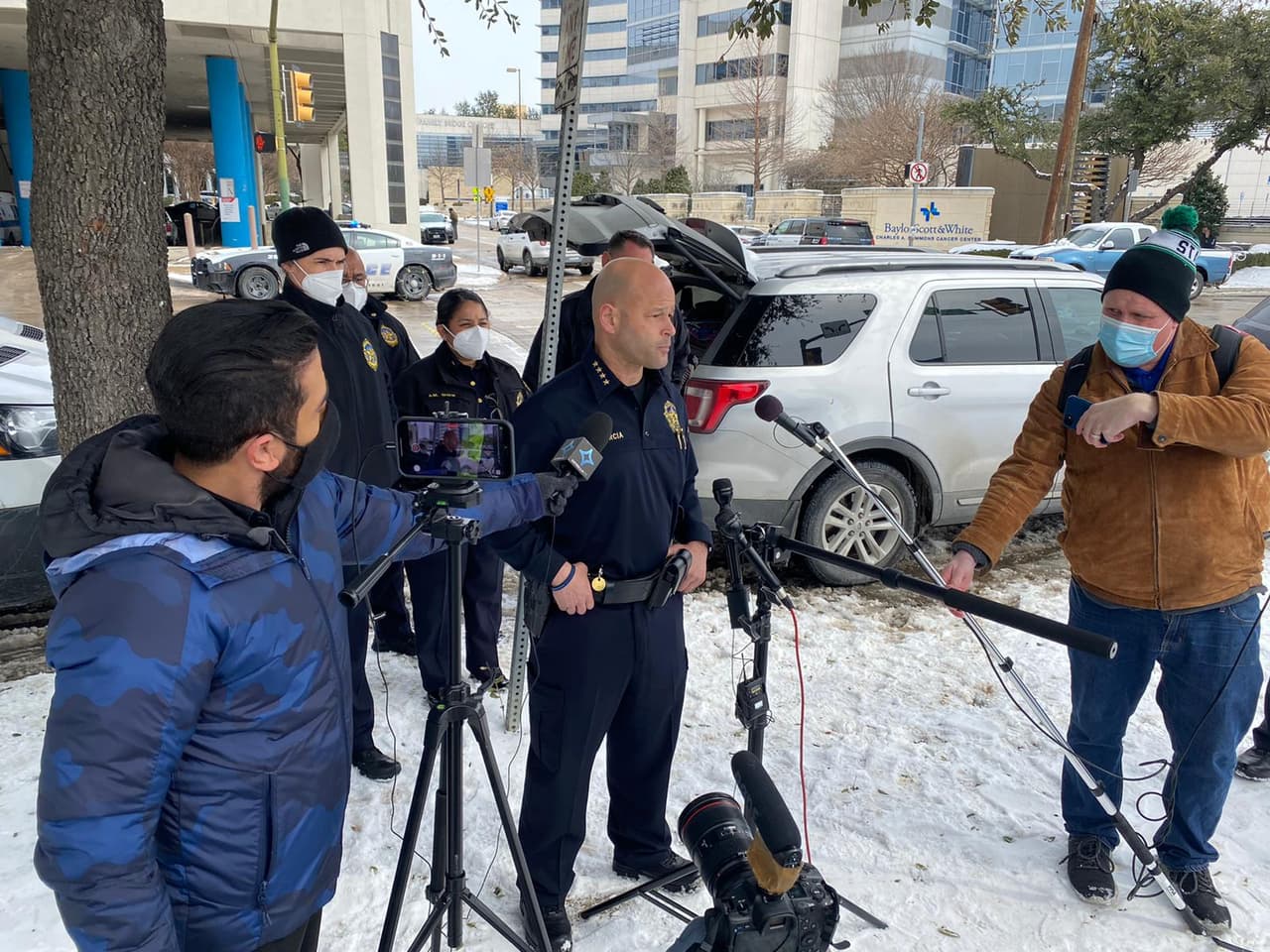 “El sospechoso continúa prófugo”: El equipo de SWAT continúa en la escena del tiroteo