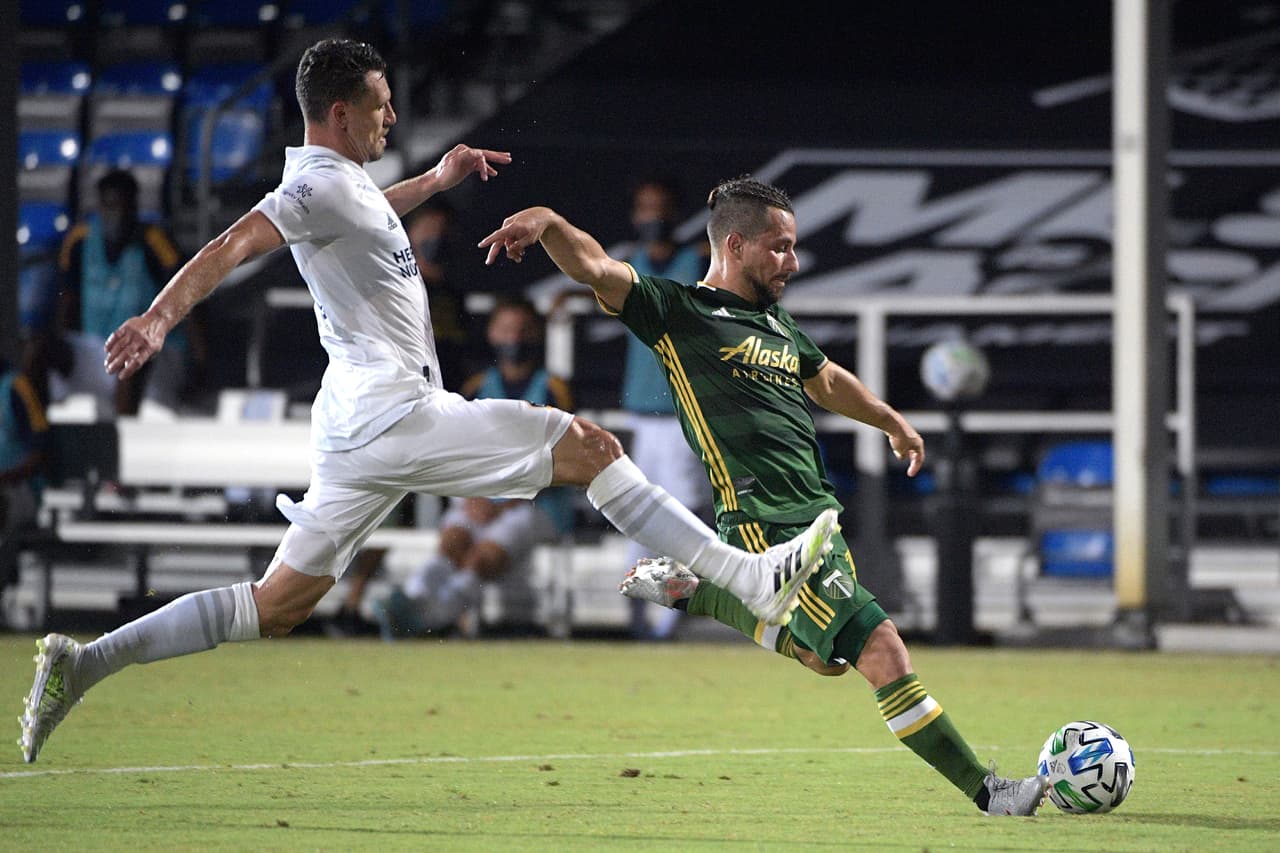 LA Galaxy de Javier Hernández regresa con el pie izquierdo y caen en casa ante el Portland Timbers. El Chicharito falló un penal y después consiguió su primer gol con el club.