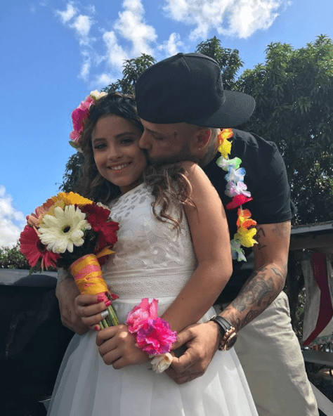 El cantante celebró los 15 años de Alyssa, su hija mayor, con una gran fiesta que se realizó en Puerto Rico. Además, Nicky Jam compartió con sus seguidores en Instagram esta instántanea para festejar junto con sus seguidores el cumpleaños de Alyssa.