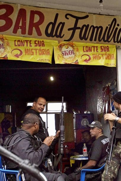 Incluso asisten a lugares concurridos como bares y restaurantes caros sin que nadie note que son los verdaderos capos de la droga.