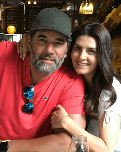 Aunque en la vida real Mayrín Villanueva disfruta del amor, puedes divertirte con ella como
<b> Silvita en Vecinos por Galavisión. </b>