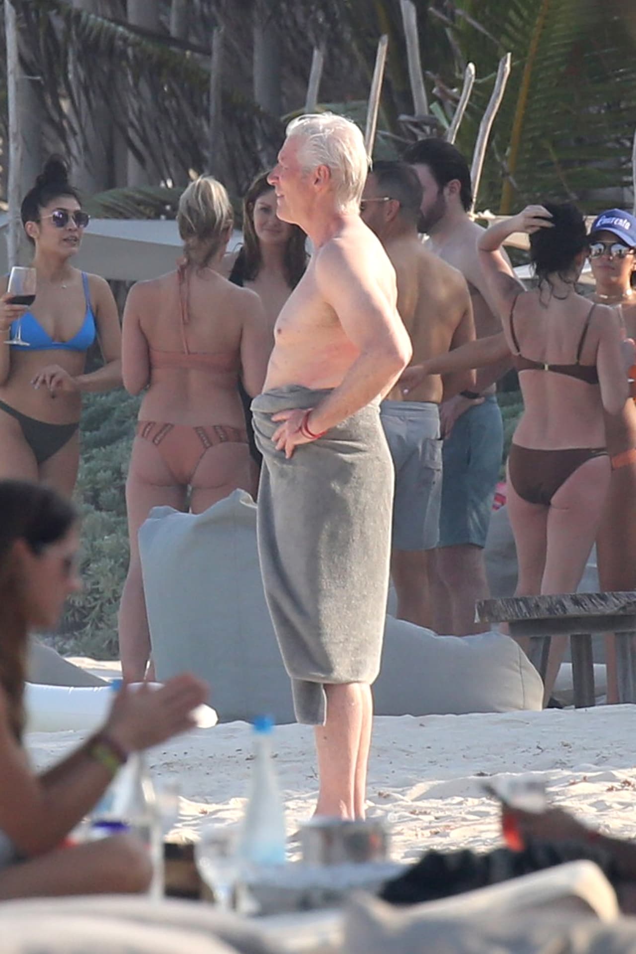 Richard Gere goza del mar en Tulum, México, el de 3 de abril de 2017.