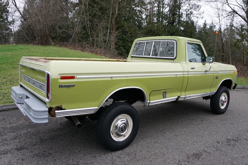 <b>5) Los modelos especiales “Super Camper” fueron muy populares (cont.)</b>
<br>Basada en la F-350 con modificaciones que permitía ajustar la posición del paragolpes posterior, incrementaron la distancia entre ejes hasta 140 pulgadas (nunca visto en ese entonces). Este ‘Super Camper’ simplificaba el proceso de instalación, necesitando tan solo colocar la caja/camper sobre la cama de carga y asegurarla.