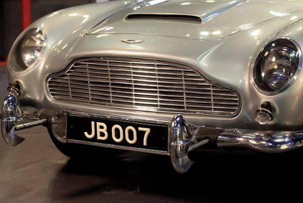 Este lujoso auto inglés fue modificado para cubrir las necesidades del Agente 007.