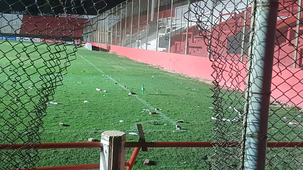 El saldo final de daños materiales provocado por los aficionados de Newell's Old Boys en el estadio de Unión de Santa Fe.