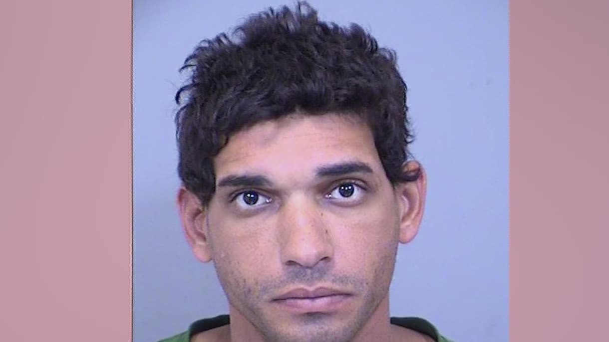 Daniel Mota acusado de robar en la oficina de campaña de Hobbs en Phoenix tiene la visa de estudiante vencida: ICE