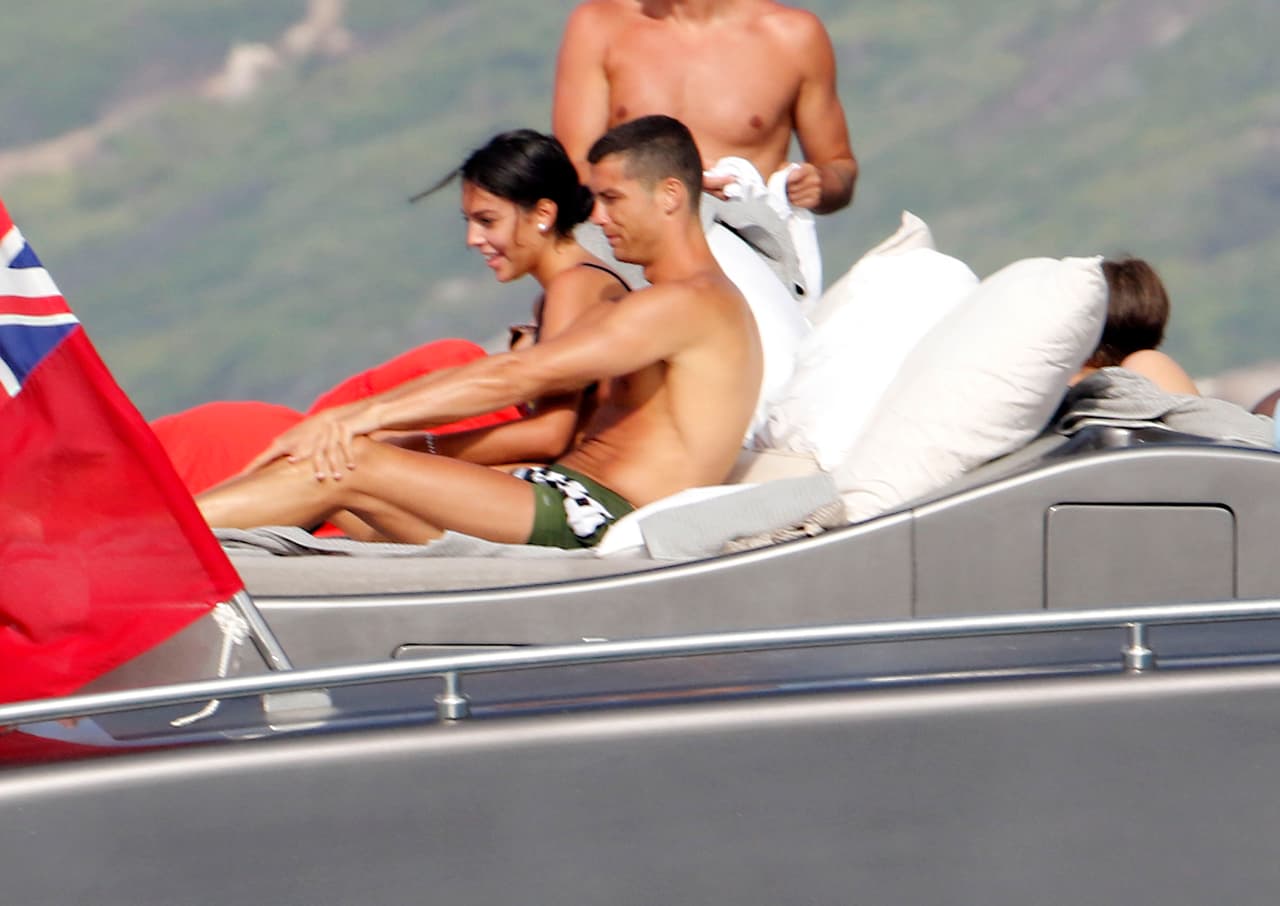 Con la llegada de este bebé, Cristiano Ronaldo ya tendrá una familia numerosa, con su hijo mayor Cristiano Jr. y los gemelos Mateo y Eva.