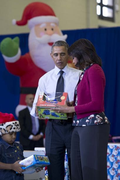 Muy puntuales los Obama llegaron este miércoles a la Base Conjunta Anacostia-Bollingde de la Marina en Washington.