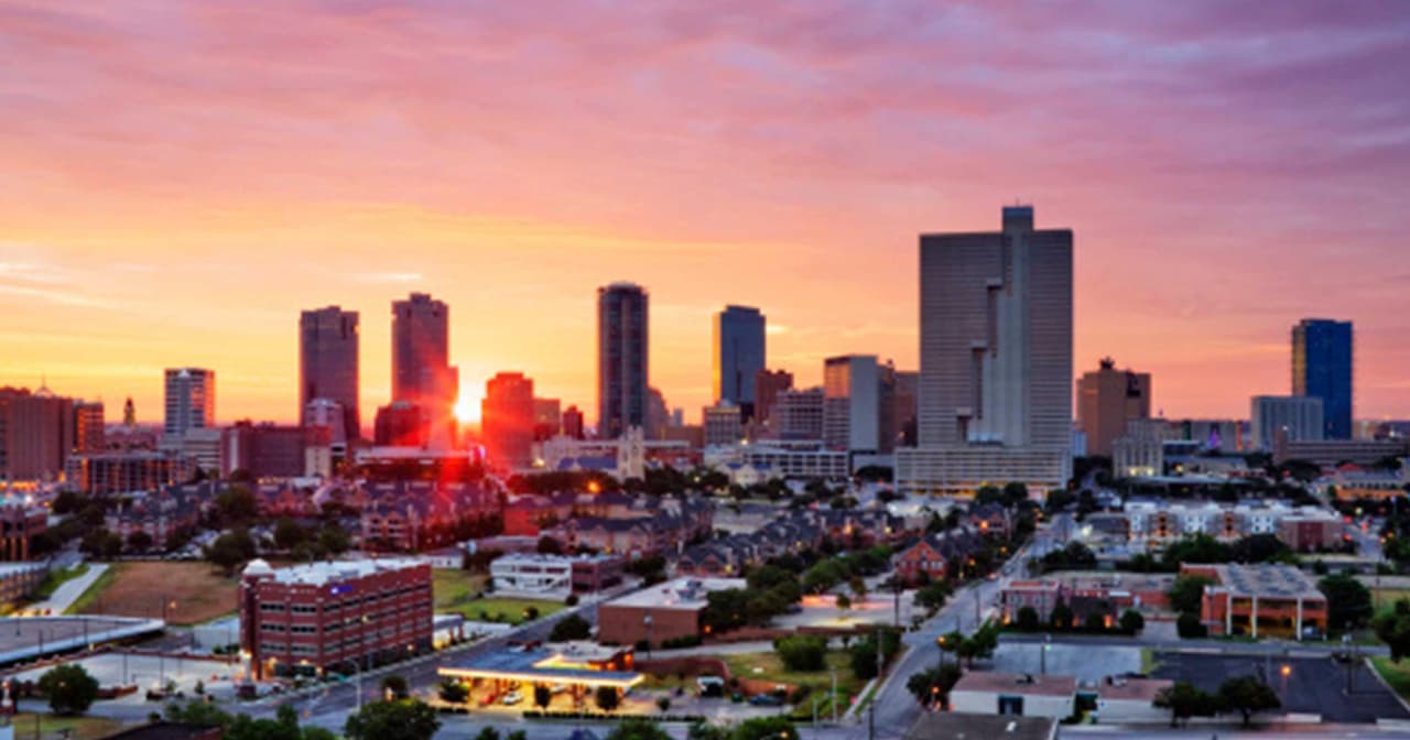 <b>6.</b> 
<b><a href="https://www.univision.com/local/dallas-kuvn/un-hombre-es-gravemente-herido-de-bala-en-fort-worth-durante-un-aparente-caso-de-ira-al-volante-video">Fort Wort, TX</a></b> el 43.3% de los accidentes mortales en las autopistas involucran a un conductor ebrio.