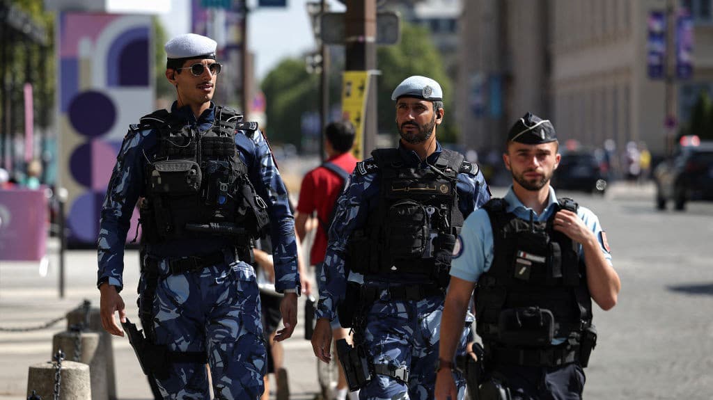 Miles de policías cuidan el Estadio de Francia en la clausura de Paris 2024