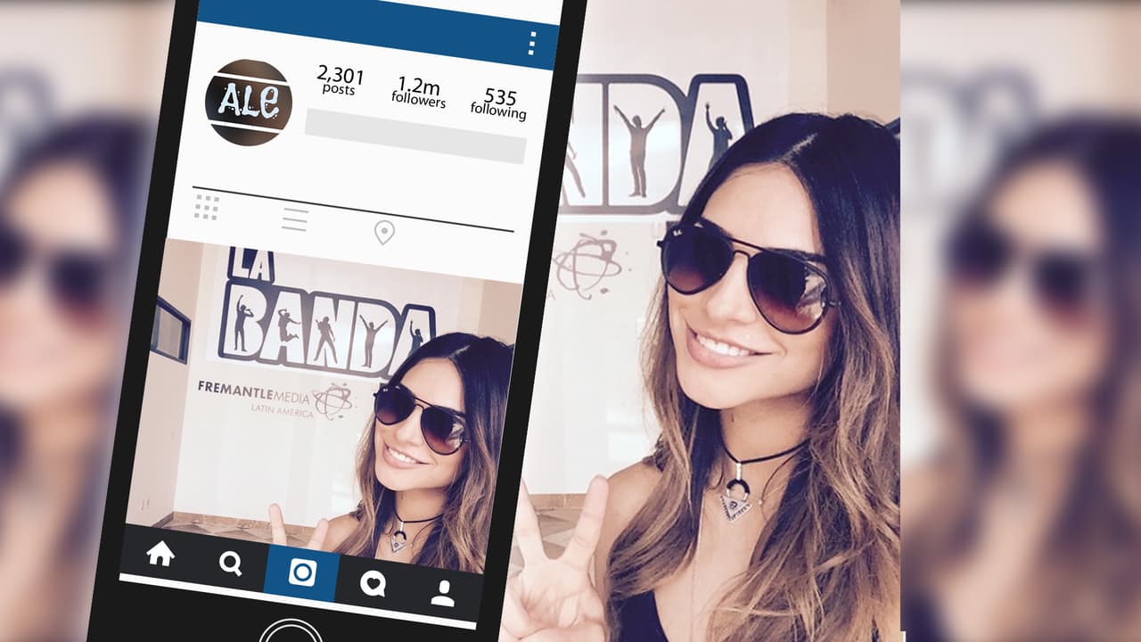 Además de su trabajo como host de La Banda, Ale está comprometida con apoyar a los participantes en este sueño y para eso cuenta con sus millones de seguidores en social media. Vota cada domingo para salvar a tu favorito.