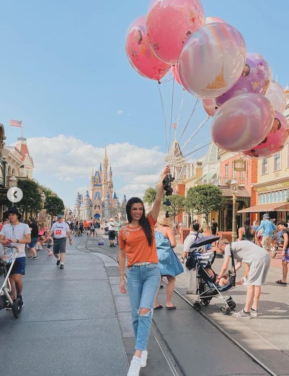 "
<b>La mejor sorpresa posible. Gracias, mi amor</b>. Eres el mejor. Me haces tan feliz", agregó la paraguaya en las imágenes del encuentro con sus seres queridos.
<br>