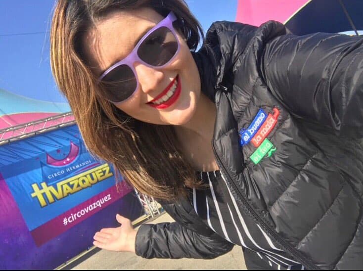 Su artista favorito es Luis Miguel y lo que más le gusta de trabajar en la radio es la conexión que siente con la raza.