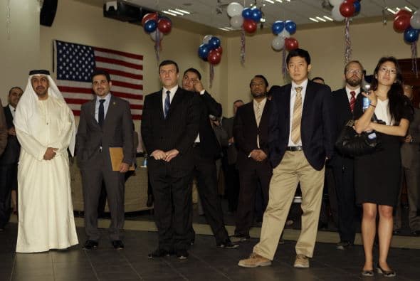 En Irak, su presidente Yalal Talabani, felicitó hoy a su homólogo estadounidense, Barack Obama, y mostró su deseo de que con su reelección se refuerce "la fórmula del diálogo y la moderación" con el fin de resolver los problemas internacionales. En un comunicado de la Presidencia iraquí, Talabani dijo que espera que este segundo mandato de Obama sirva también para "afrontar con firmeza la violencia y el terrorismo para ayudar a establecer la seguridad y estabilidad en la región y en el mundo".