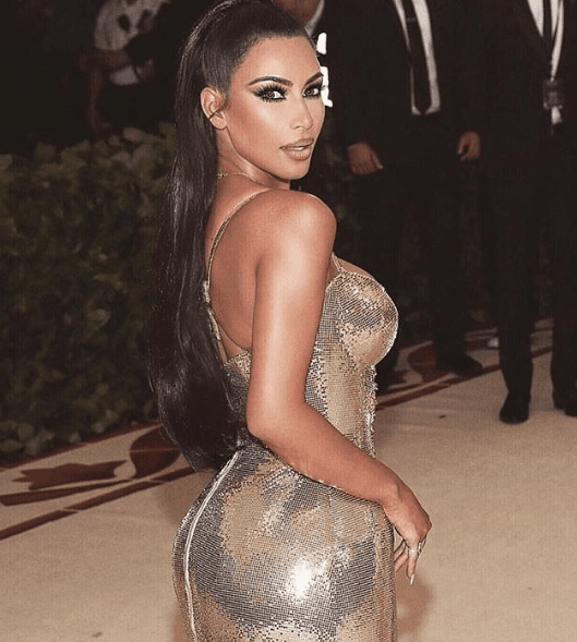 De acuerdo con el portal Cosmopolitan, Kim Kardashian se veía espectacular con este vestido dorado en la Met Gala 2018. Además, CNN en Español informó que, gracias a su 'look', la socialité fue de las más fotografiadas del evento.