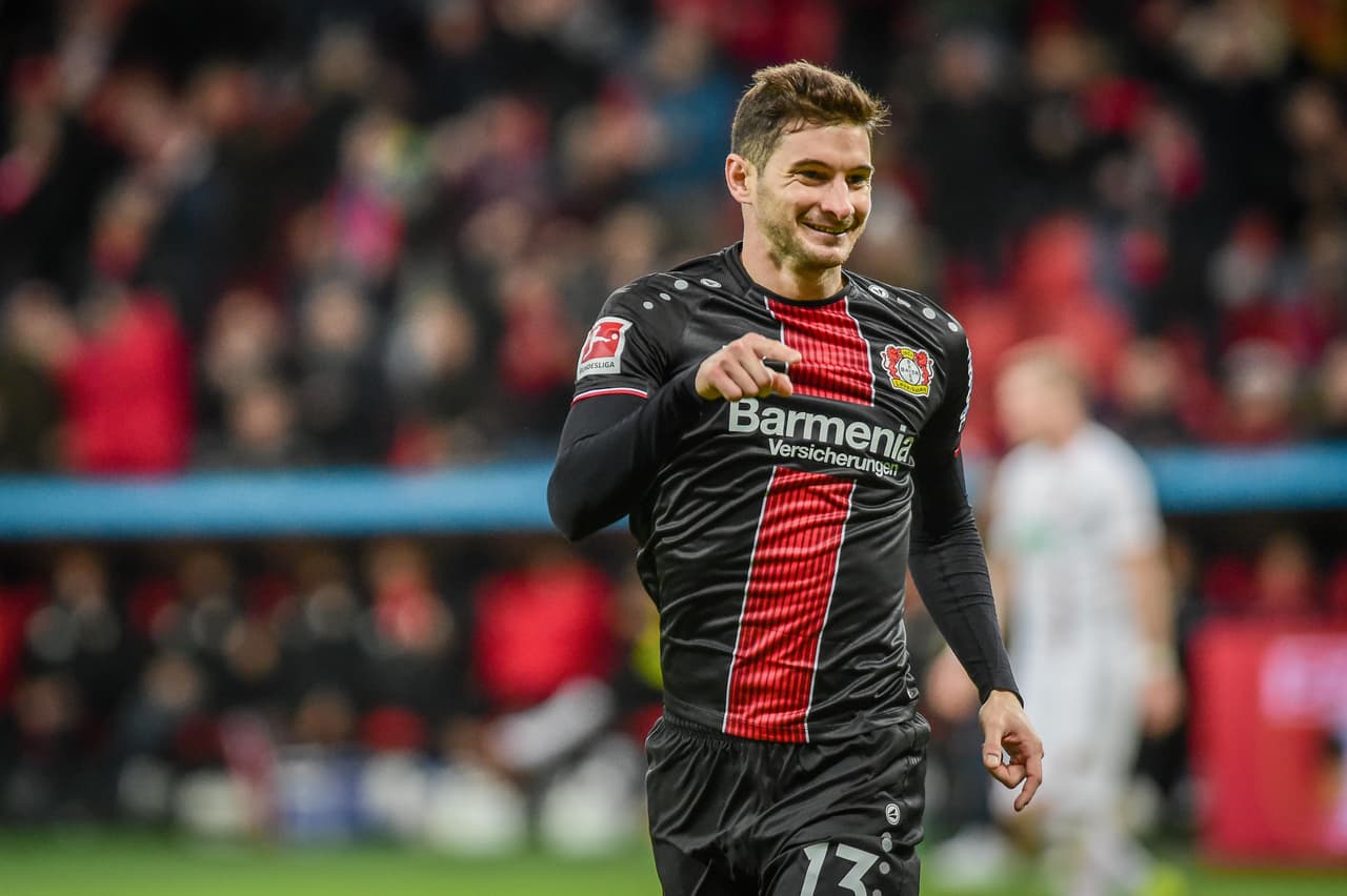 Otro de los que está sonando para sumarse al Cardiff en este momento complicado es el también argentino Lucas Alario, quien ya había sido puesto en el radar del Betis.