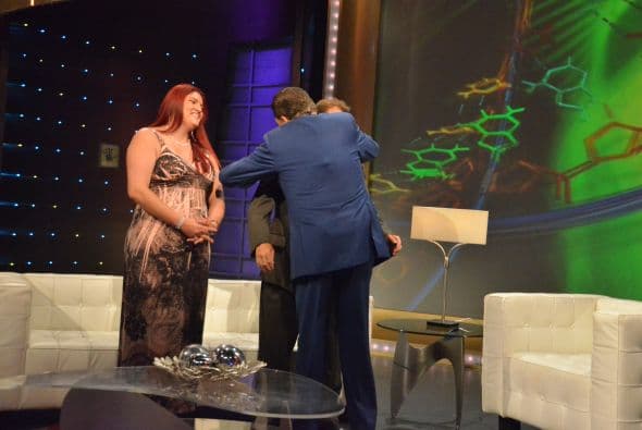 Miren el gran abrazo que le dio, porque su situación es sumamente difícil.