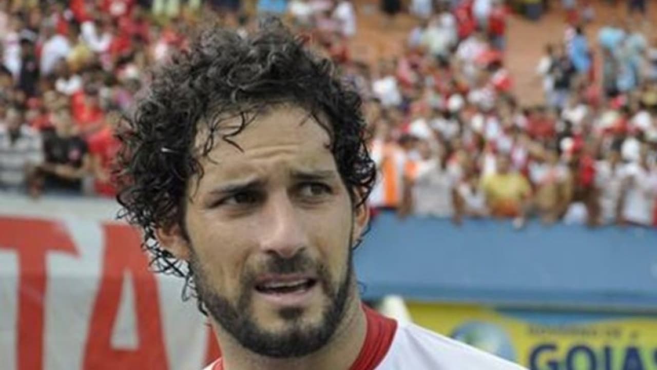 Argentino de 39 años reclama marca de más equipos que ostenta Abreu