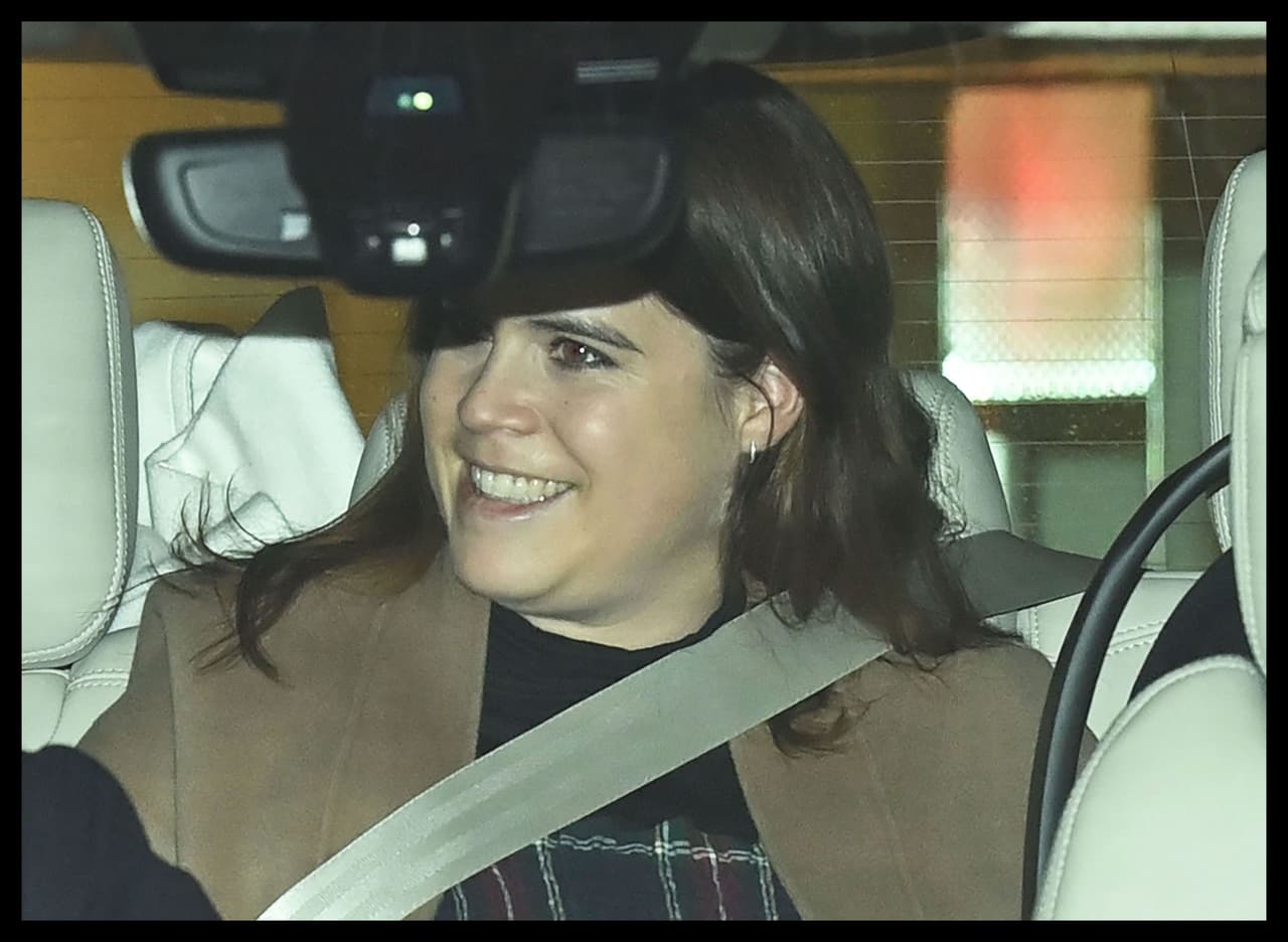 El 9 de febrero, la princesa Eugenie presentó a su hijo con una fotografía a blanco y negro donde ella y su esposo toman la mano del bebé.
<br>