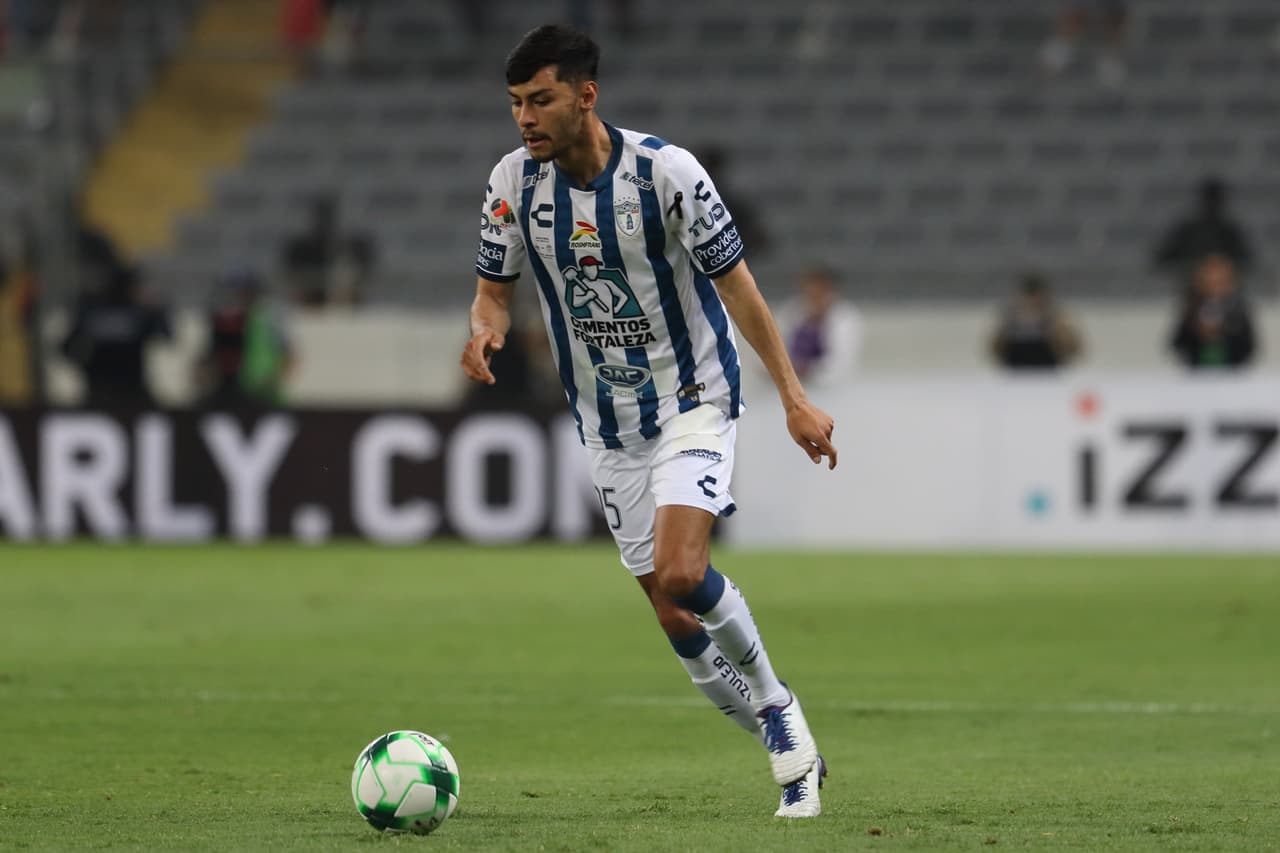 El lateral izquierdo Daniel Alonso Aceves abandonó a Pachuca para ir cedido por una temporada al Real Oviedo de la segunda división de España.