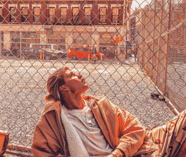 Además, ha posado para las lentes de fotógrafos como Mario Testino, Mert & Marcus, Steven Klein o Peter Lindberg, protagonizando las portadas de las revistas más reconocidas de la industria.