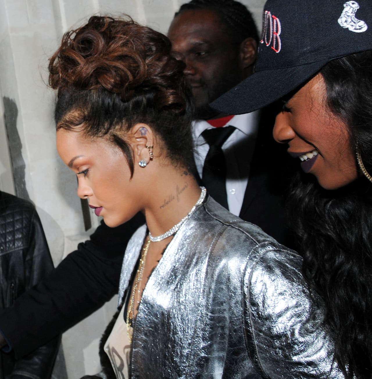 Rihanna trató de pasar desapercibida.