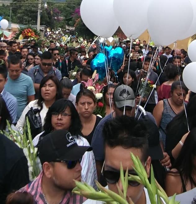 Rostros de tristeza y cabezas agachadas es lo que predominó entre los seguidores de Tierra Mojada y los pobladores de San Andrés Huayapam.