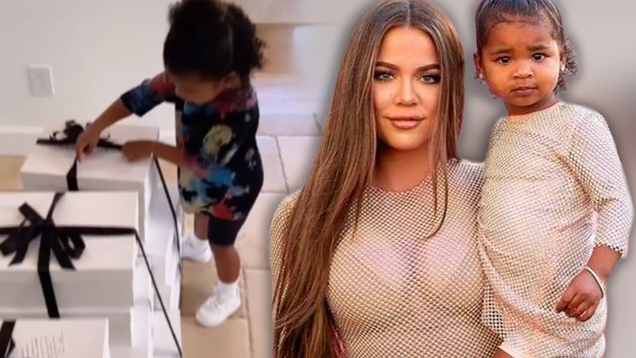 Khloé Kardashian no se lo pidió, pero su hija True 'vendió' sus nuevos zapatos (y pidió para Stormi)