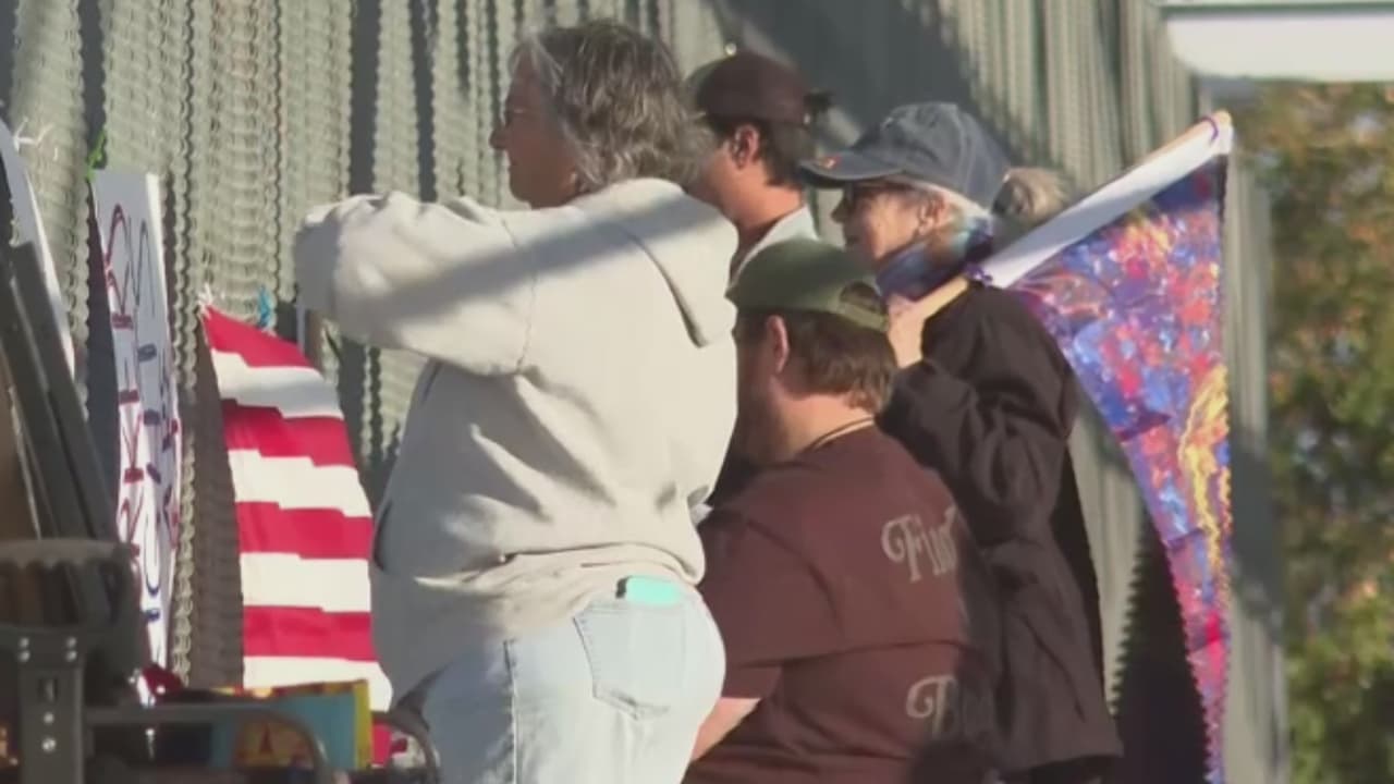 Protestan en Tempe en demanda de claridad y justicia sobre el caso Jeffrey Epstein