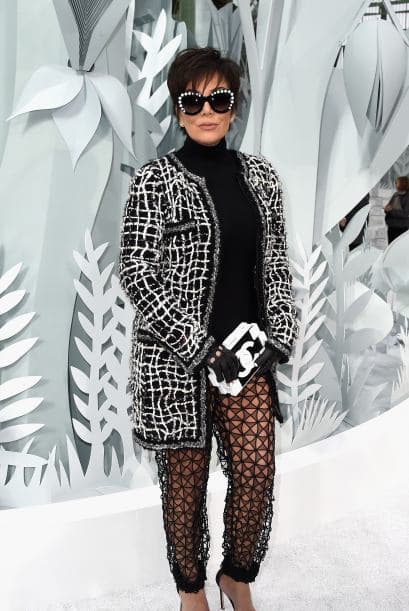 Señora Kris tápese con algo más que el bolso de Chanel, que le va a dar un "aire cruzado".
