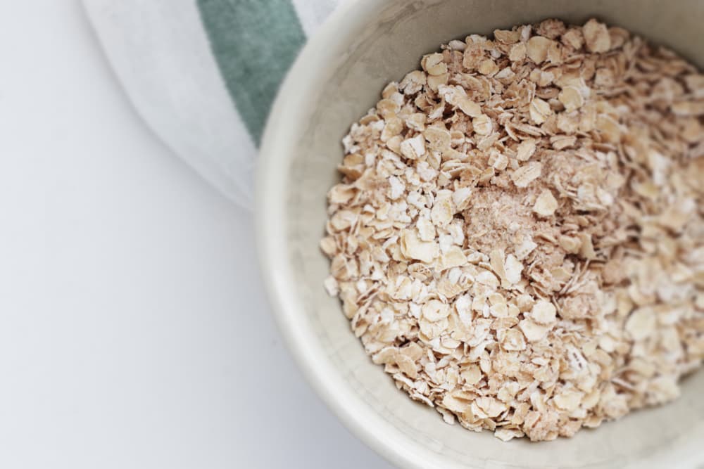 De igual manera, la puedes combinar del mismo modo con otros cereales o semillas que atraen abundancia como el trigo, el maíz o las lentejas, para protección de tu hogar y de ti mismo. Esto lo logras colocando todo en pequeños platitos que pongas en esquinas de tu hogar o negocio.